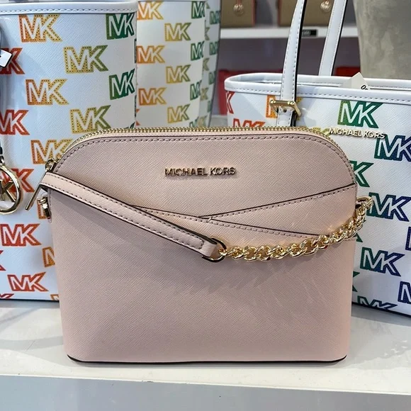 MICHAEL KORS
Jet Set Travel Medium Dome Crossbody Bag
Powder Blush 
NWT - Picture 5 of 16